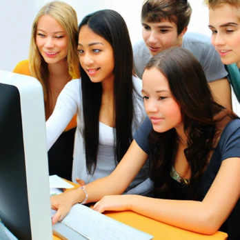 Cinco estudiantes jóvenes mirando un monitor - imagen por DALLE2